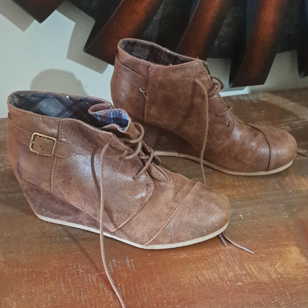 Maurices Brown Lace-Up Ankle Wedge Booties Size 9